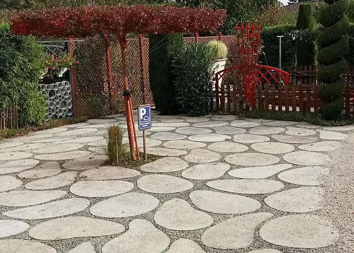 une pause quelque part au jardin des érables et des niwakis