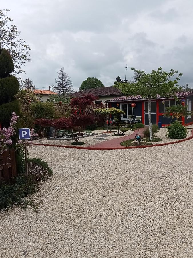 Pause Quelque Part Au Jardin Des Erables Et Des Niwakis Saint-Medard-de-Guizieres