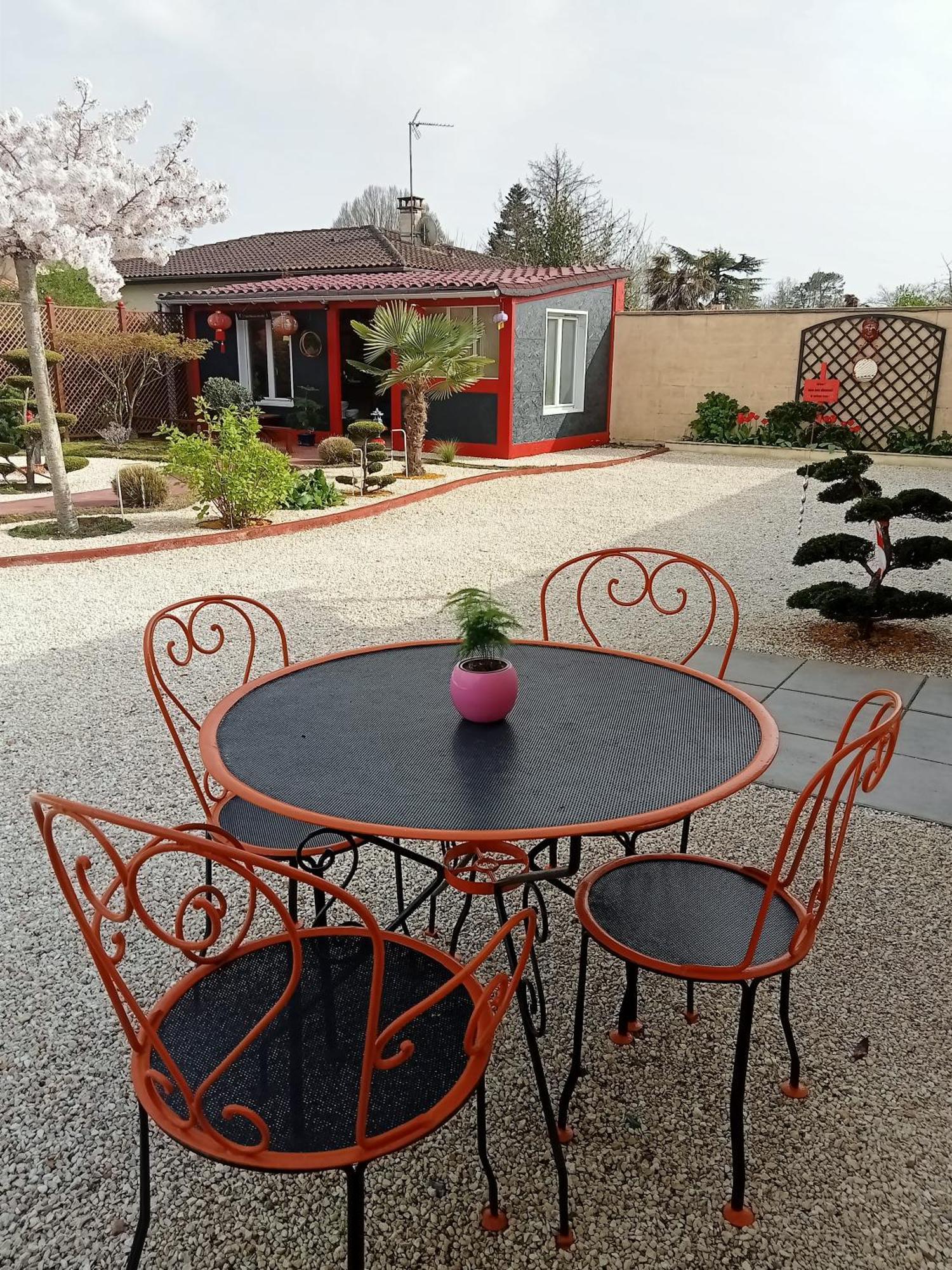 Pause Quelque Part Au Jardin Des Erables Et Des Niwakis * Saint-Medard-de-Guizieres