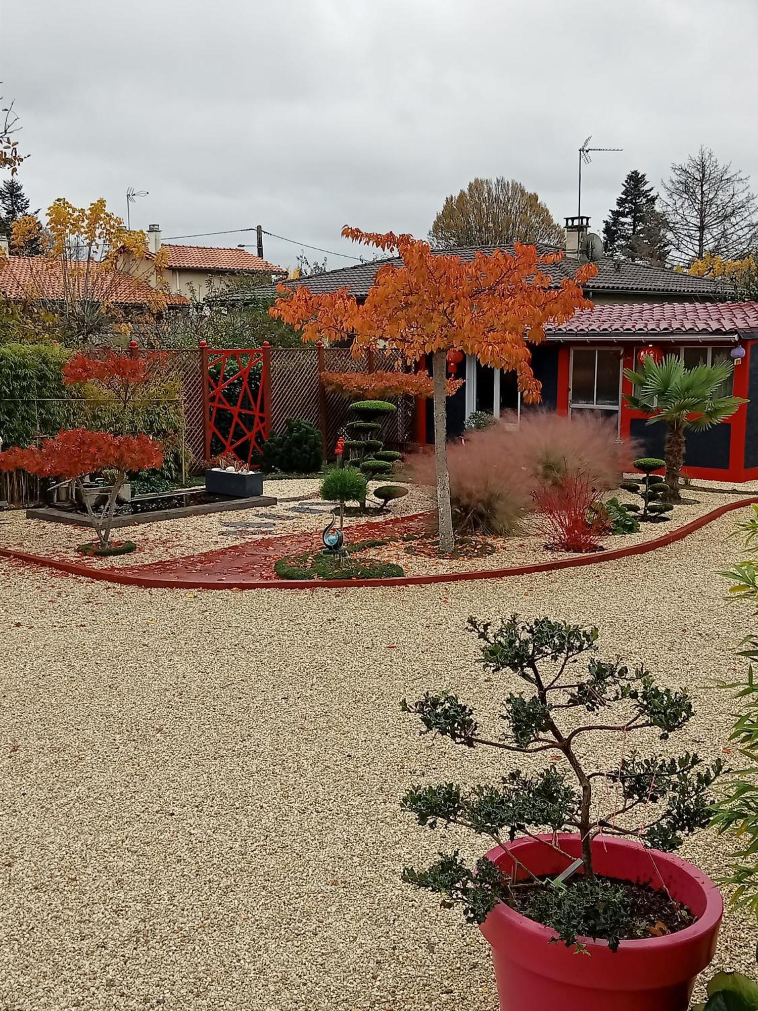 Pause Quelque Part Au Jardin Des Erables Et Des Niwakis Saint-Medard-de-Guizieres